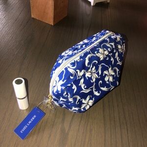 Estée Lauder 🩷 nwt blue paisley make up bag and lipstick 333 persuasive